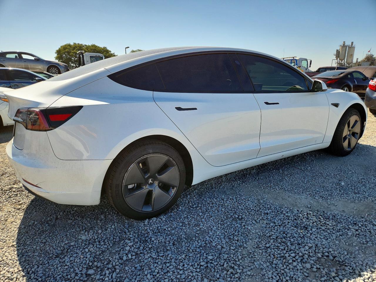 2023 Tesla Model 3 - Фото 3