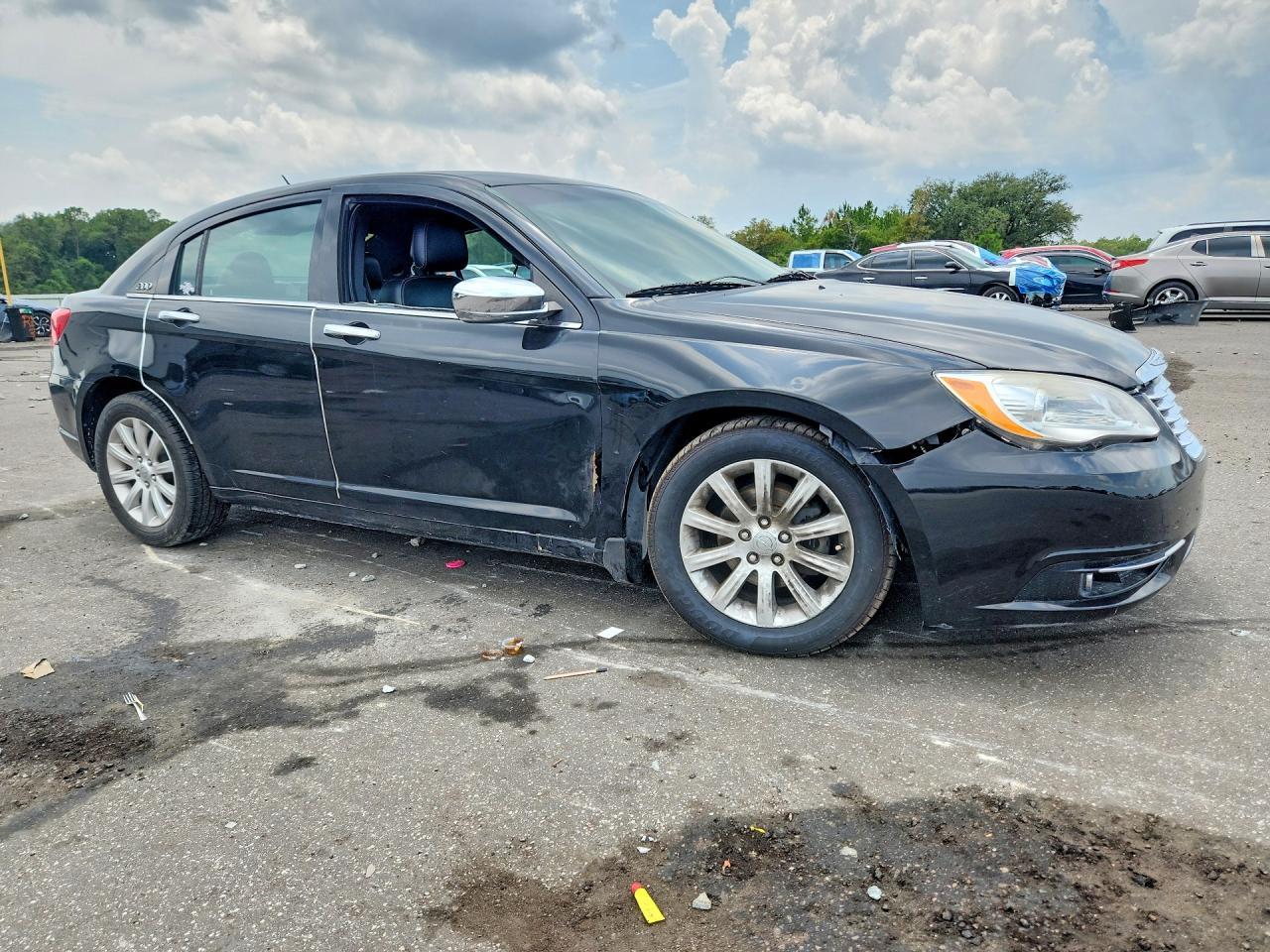 2013 Chrysler 200 Limited - Фото 4