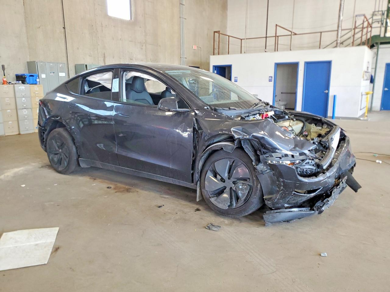 2026 Tesla Model Y - Фото 4