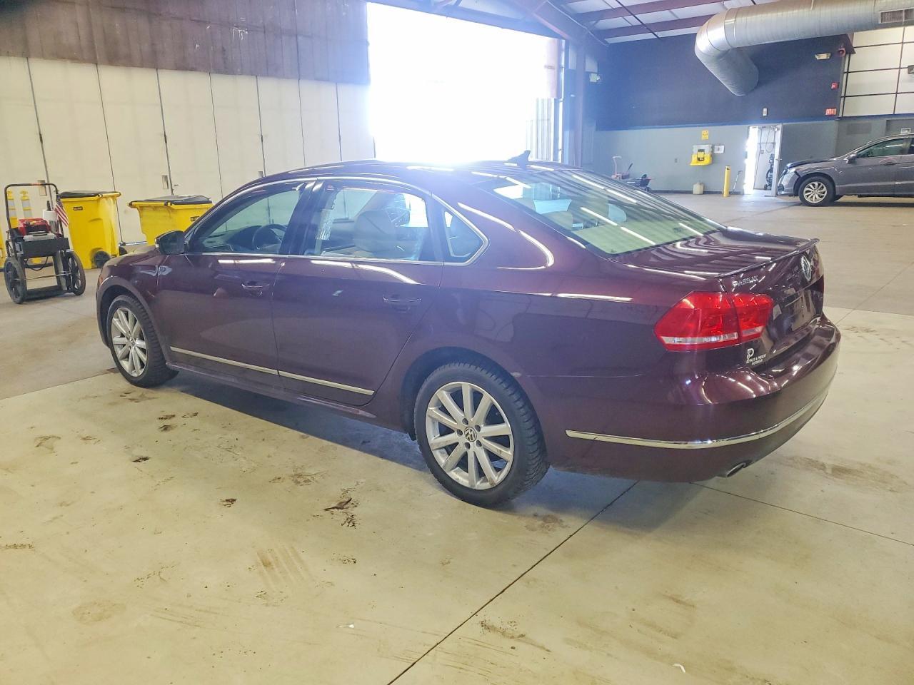 2013 Volkswagen Passat Sel - Image 2