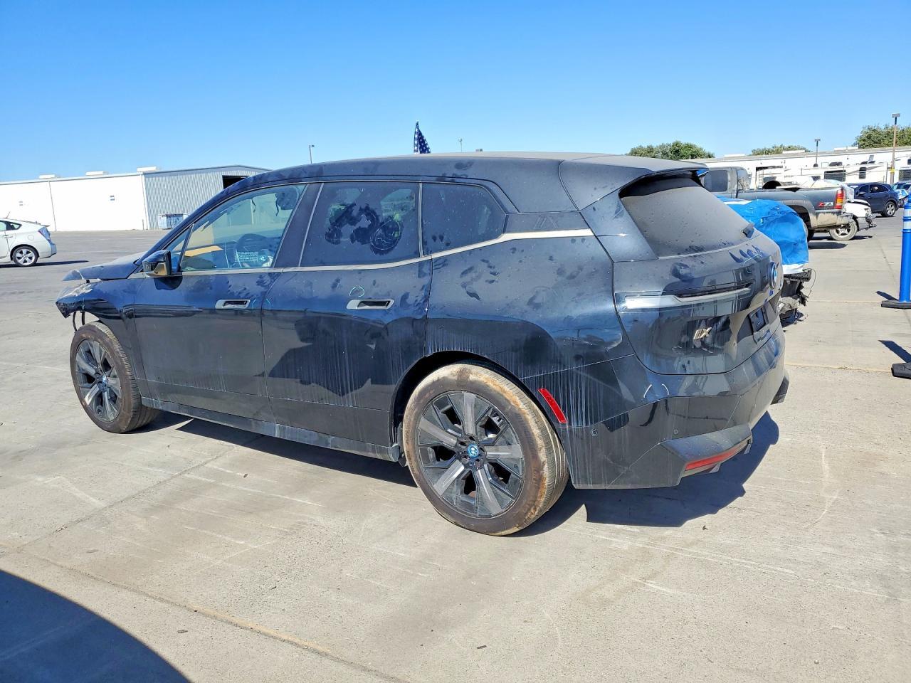 2024 BMW Ix xDrive50 - Фото 2