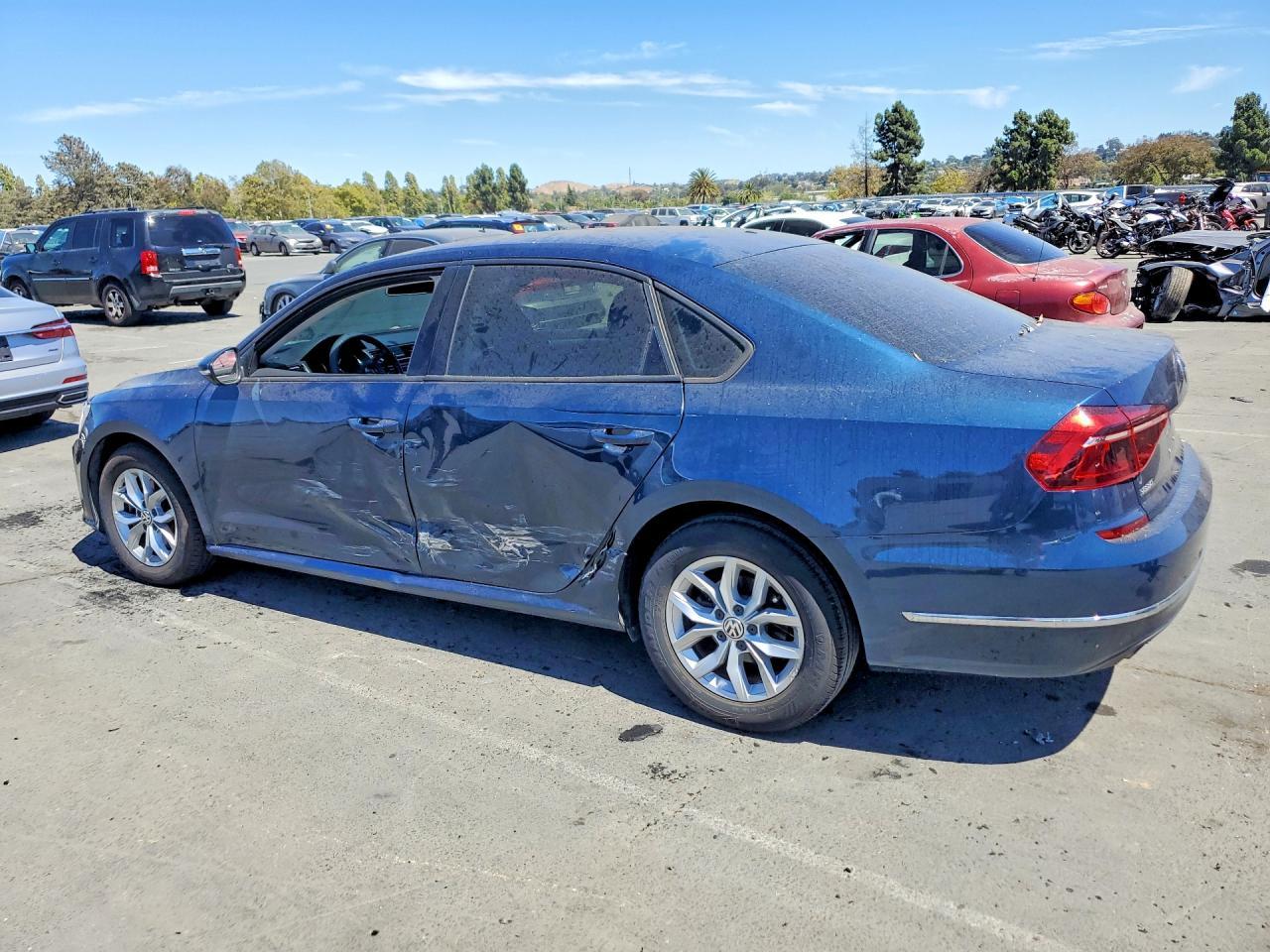2018 Volkswagen Passat S - Фото 2