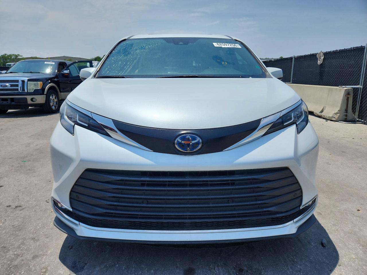 2022 Toyota Sienna Xle - Фото 5