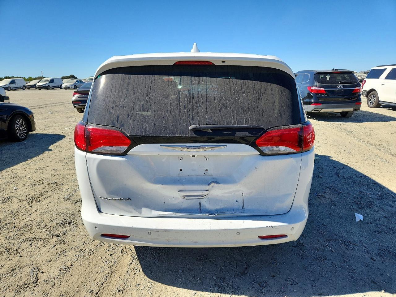 2017 Chrysler Pacifica Lx - Image 6