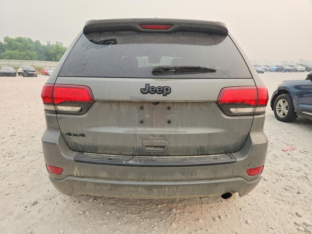 2020 Jeep Grand Cherokee Laredo - Image 6