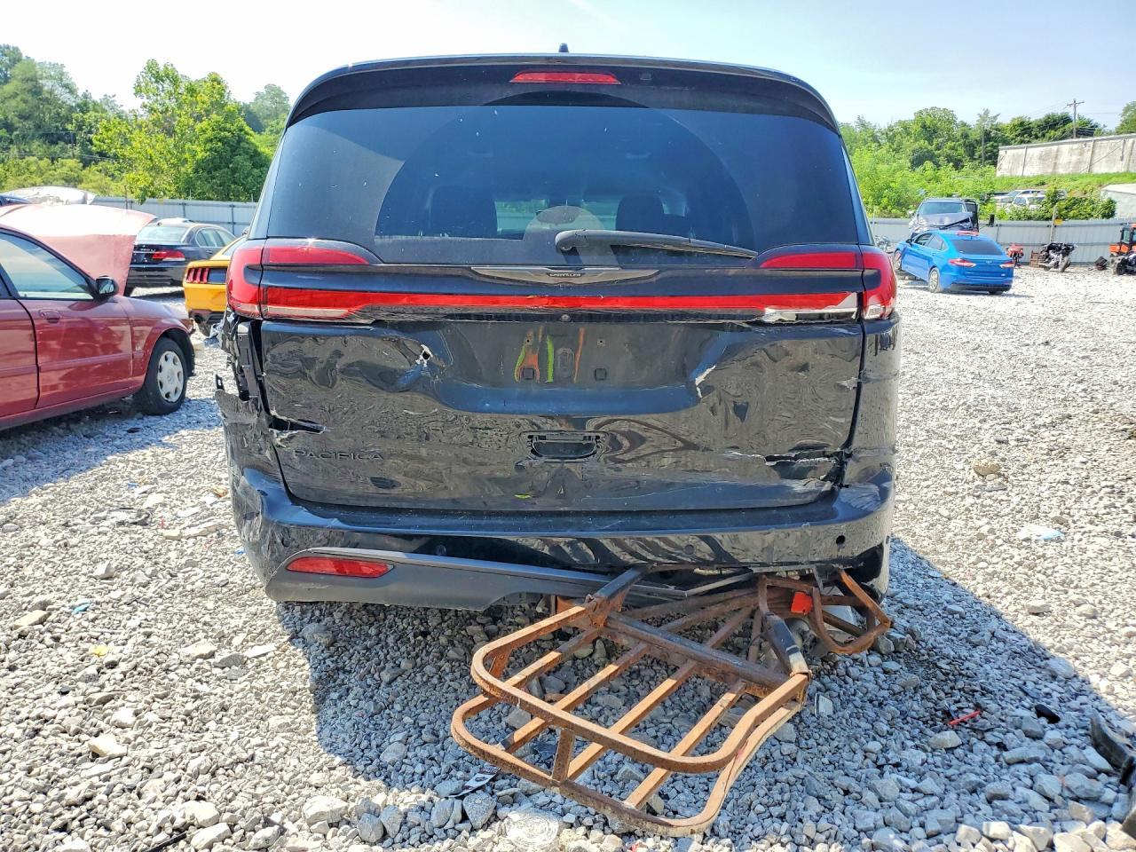 2023 Chrysler Pacifica Touring L - Image 6