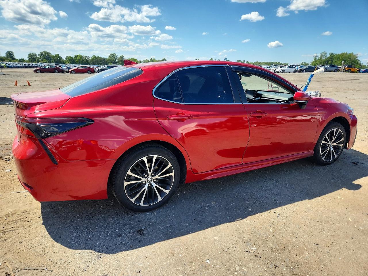 2022 Toyota Camry Se - Фото 3