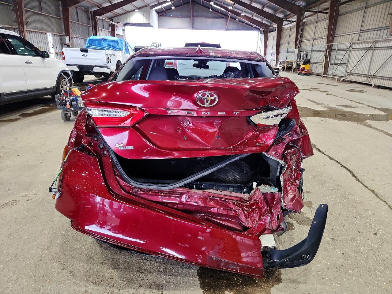 2020 Toyota Camry Le - Фото 6