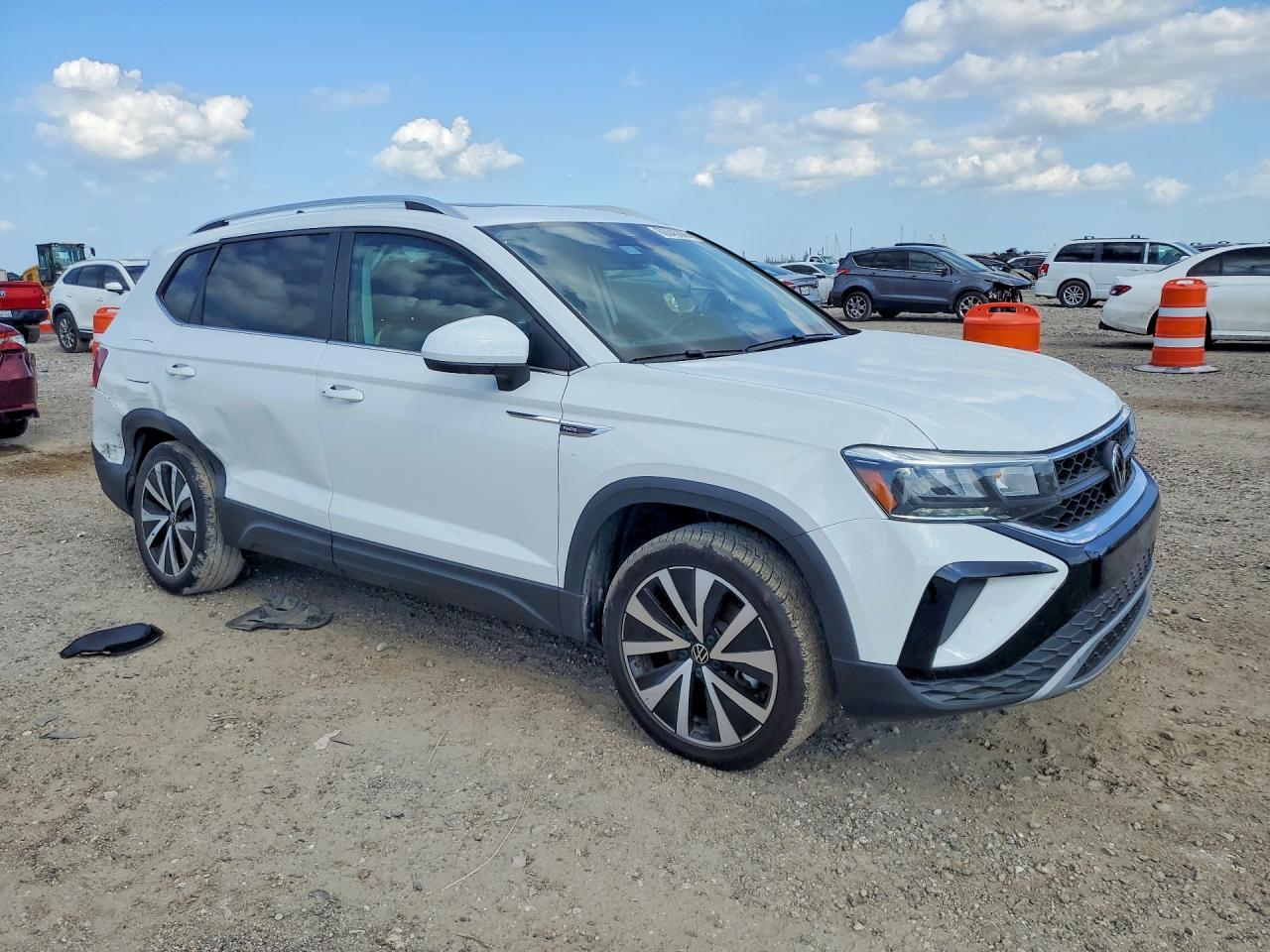 2024 Volkswagen Taos Se - Image 4