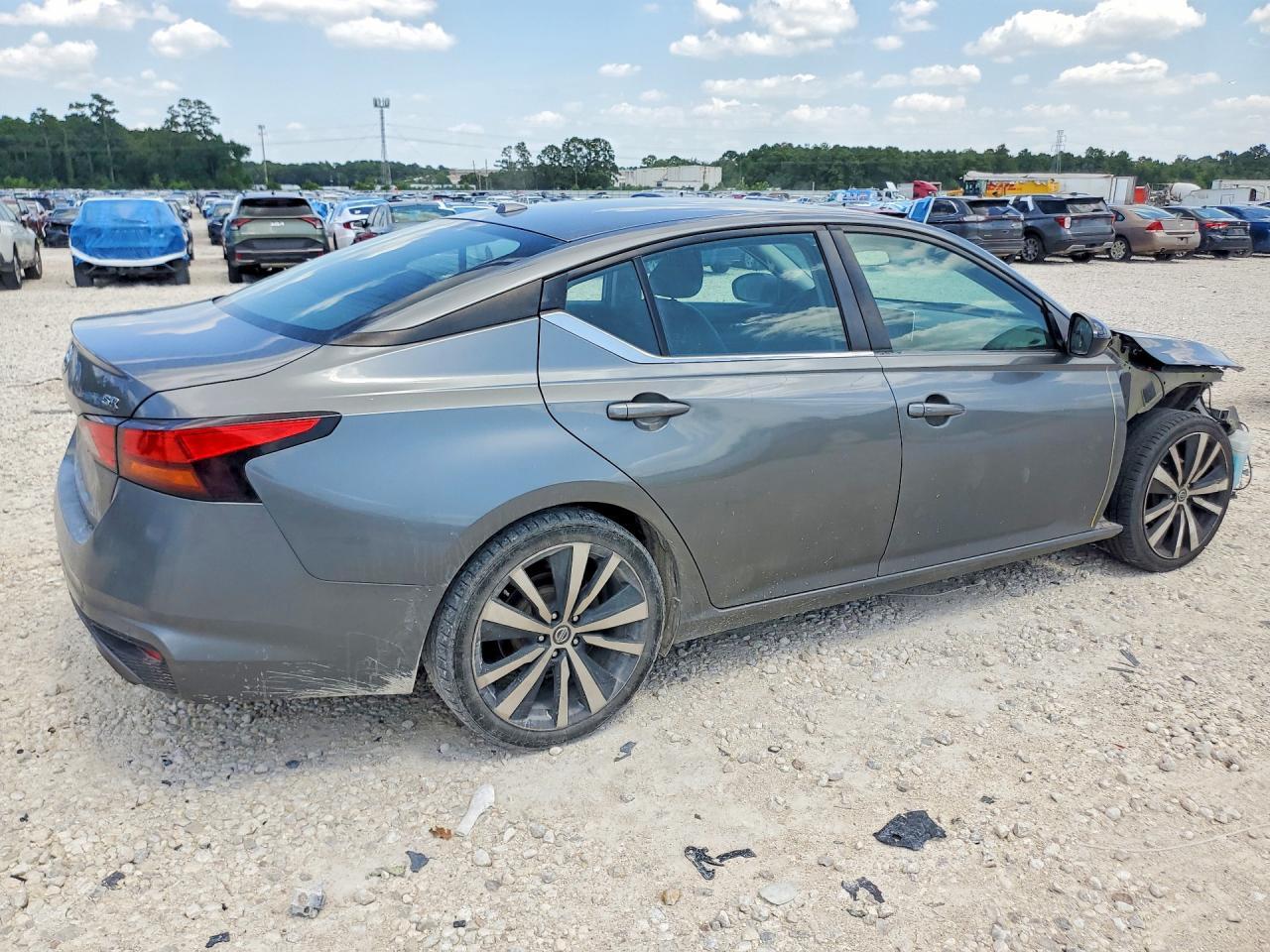2021 Nissan Altima Sr - Image 3