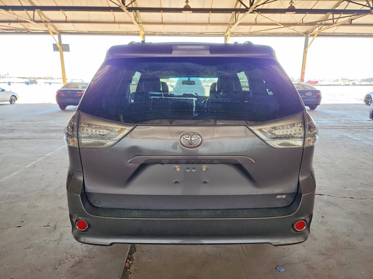 2013 Toyota Sienna Sport - Фото 6