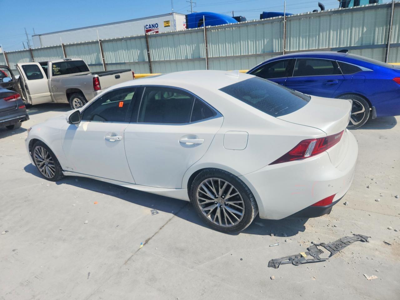 2016 Lexus Is 200T - Фото 2