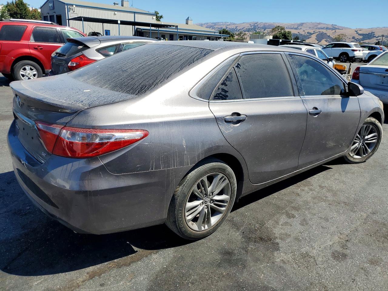 2015 Toyota Camry Se - Image 3