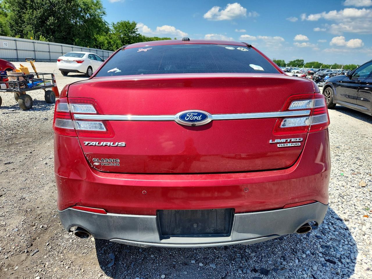 2015 Ford Taurus Limited - Image 6