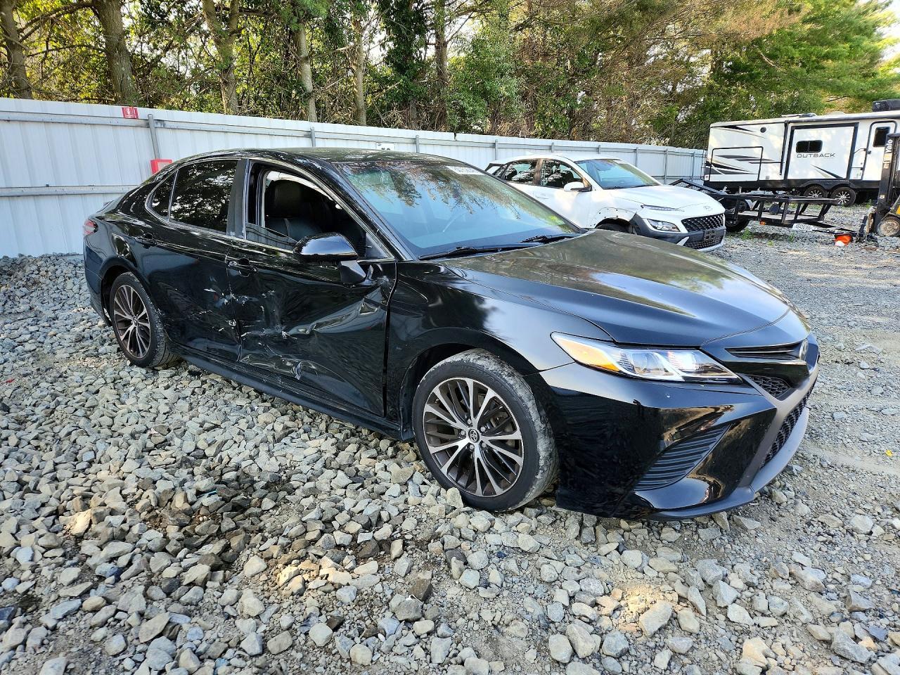 2019 Toyota Camry Se - Фото 4