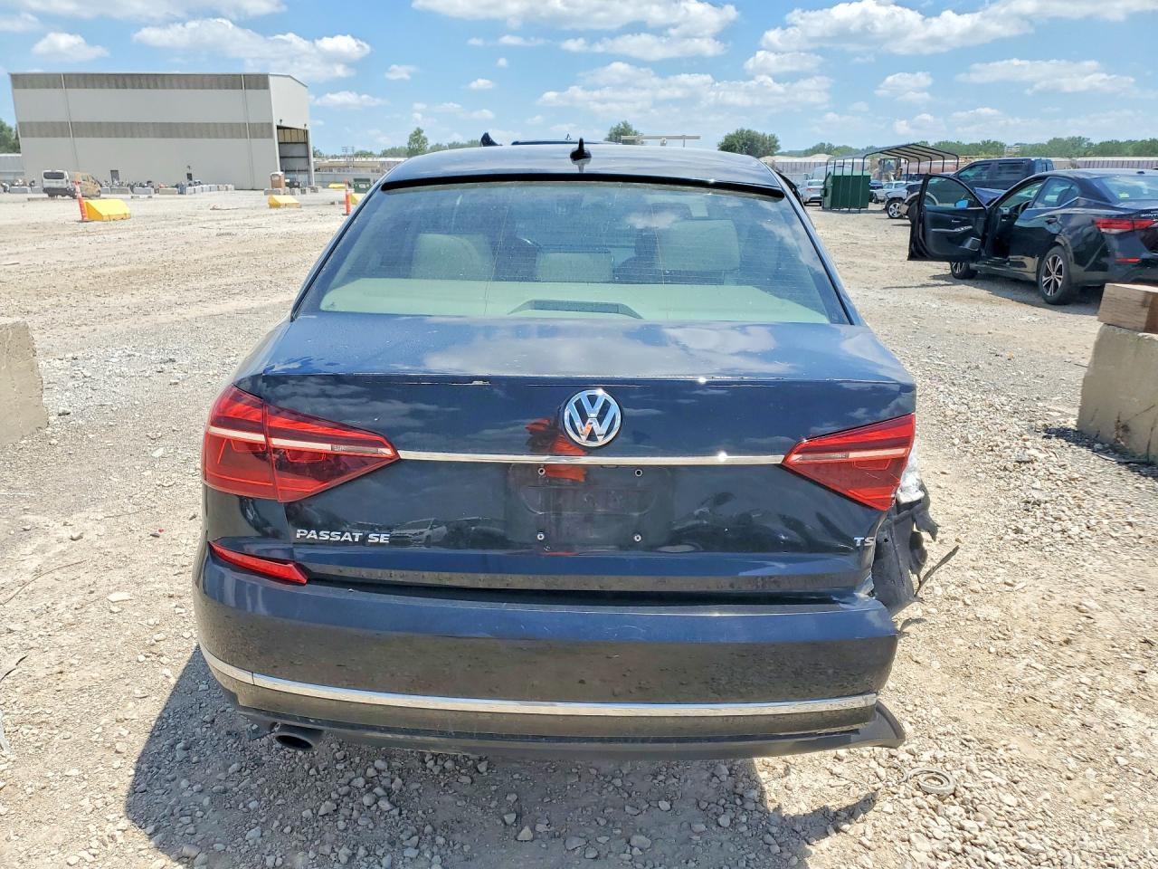 2017 Volkswagen Passat Se - Фото 6