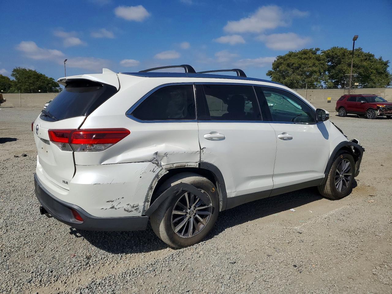 2019 Toyota Highlander Xle - Image 3