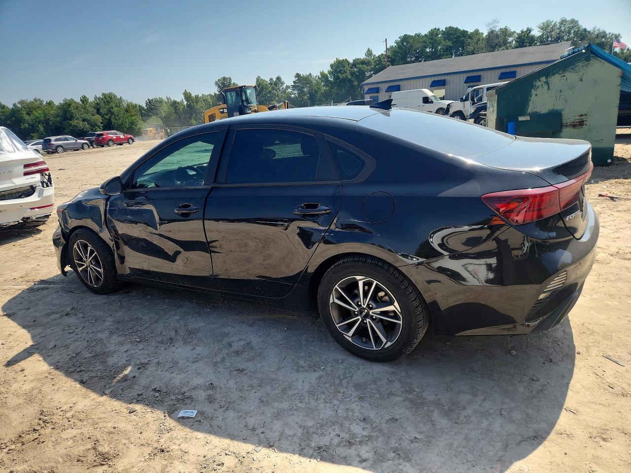 2022 Kia Forte Lxs - Image 2