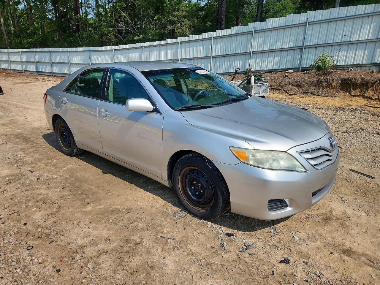2011 Toyota Camry Le - Image 4