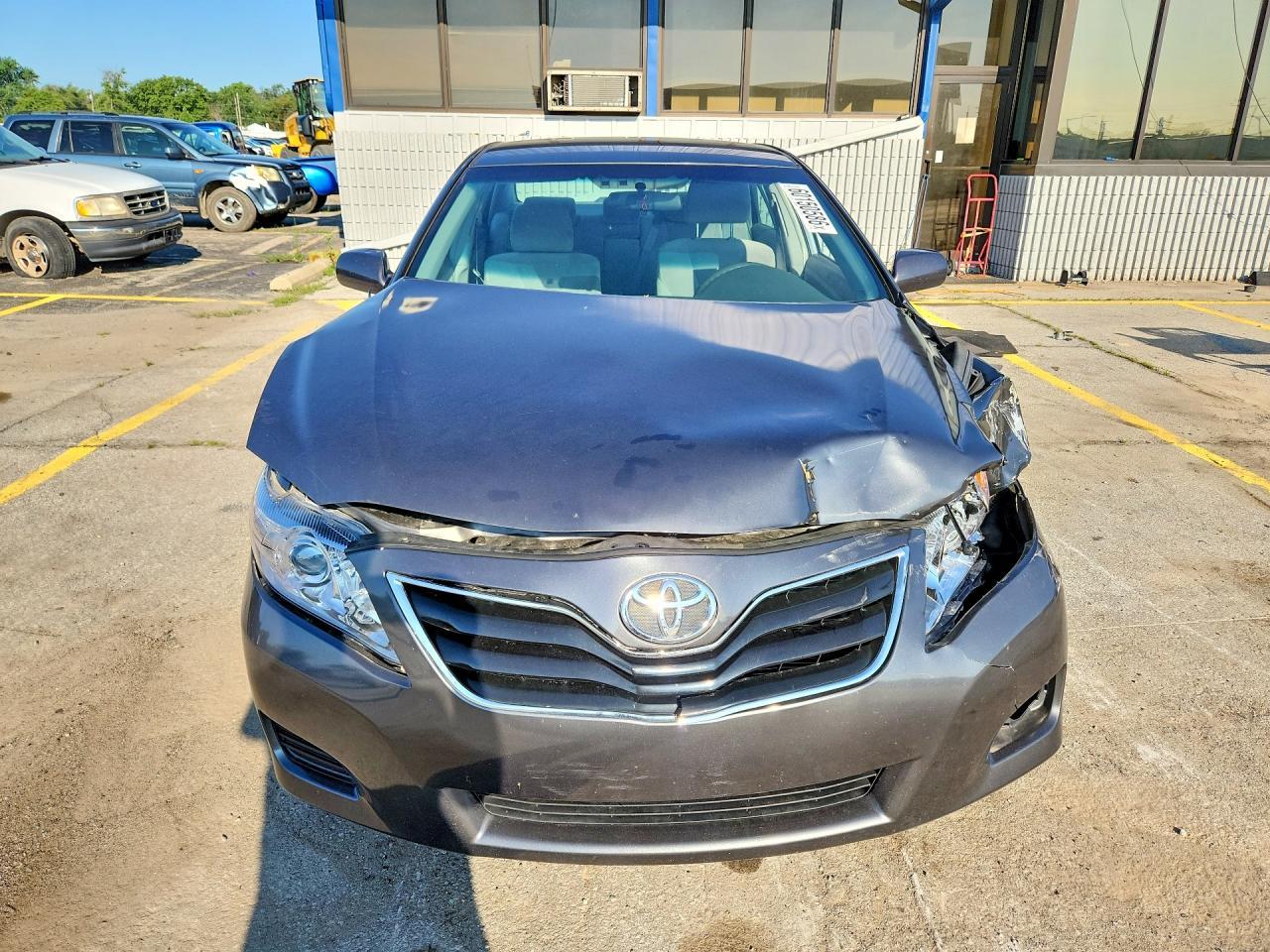 2010 Toyota Camry Le - Фото 5