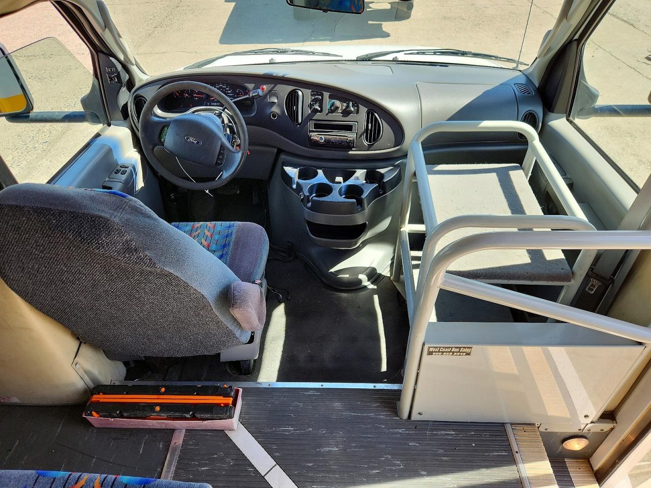 2008 Ford Econoline E450 Super Duty Cutaway Van - Фото 5