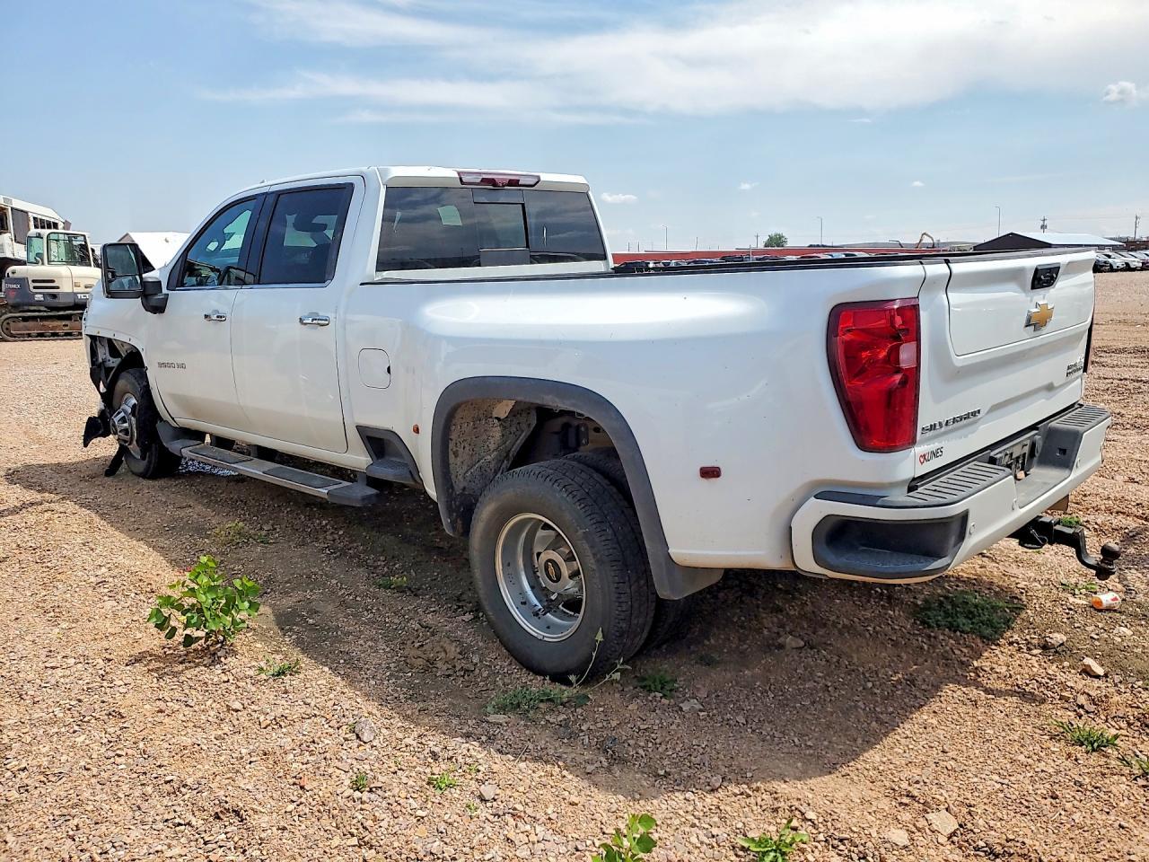 2022 Chevrolet Silverado K3500 High Country - Фото 2
