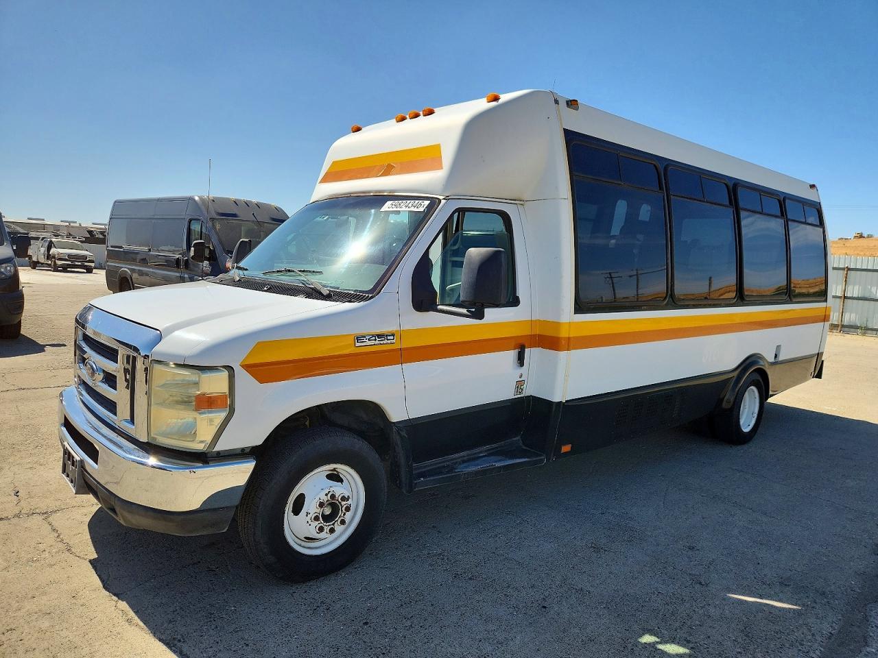 2008 Ford Econoline E450 Super Duty Cutaway Van - Фото 2