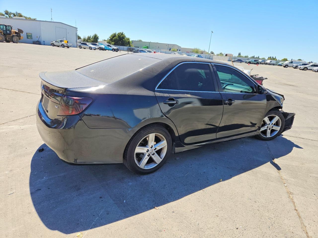 2014 Toyota Camry Se - Image 3