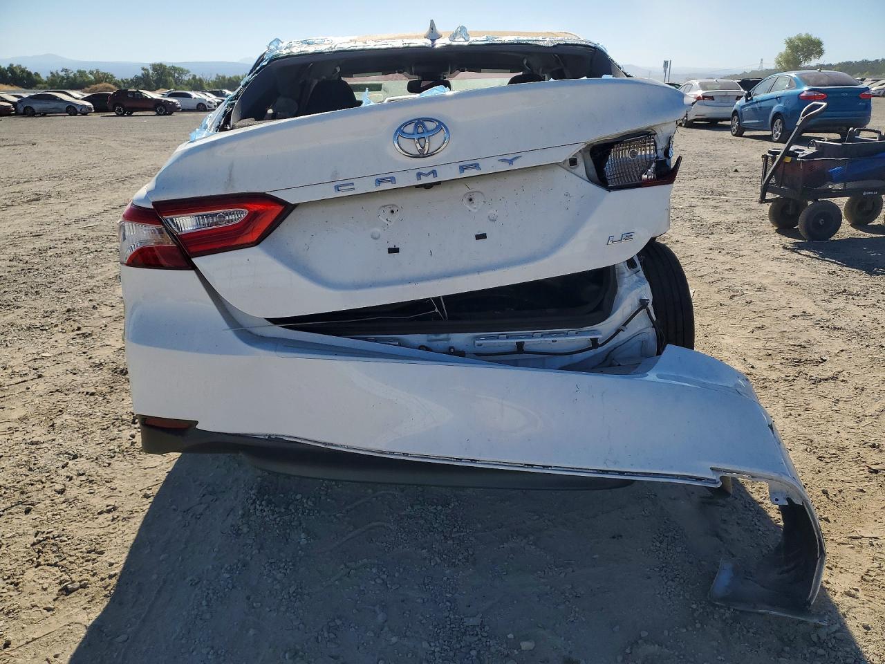 2020 Toyota Camry Le - Фото 6