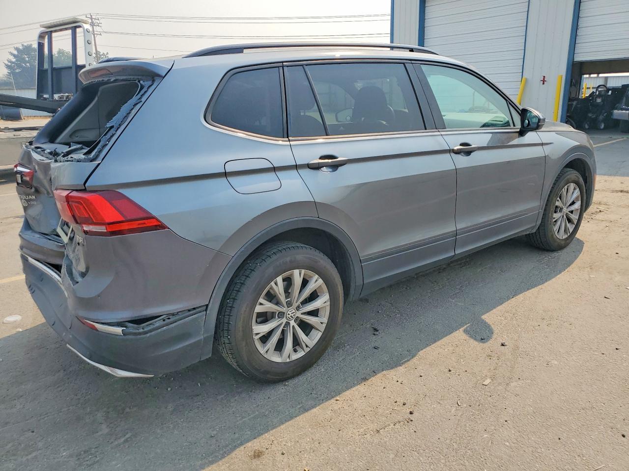 2018 Volkswagen Tiguan - Image 3
