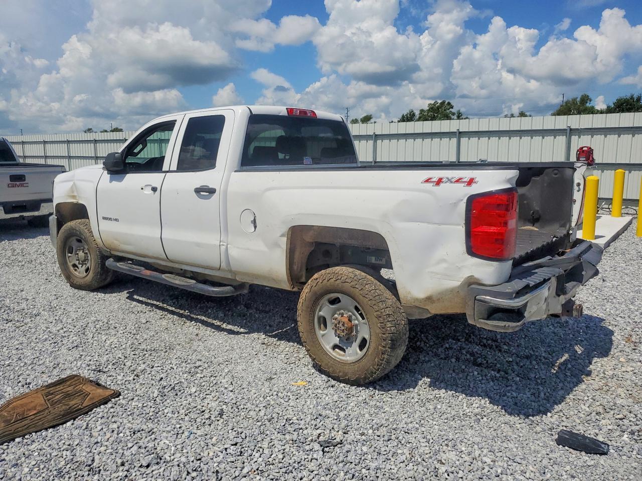 2015 Chevrolet Silverado K2500 Heavy Duty - Фото 2