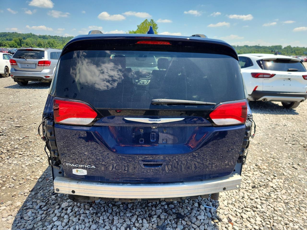 2018 Chrysler Pacifica Touring L - Фото 6