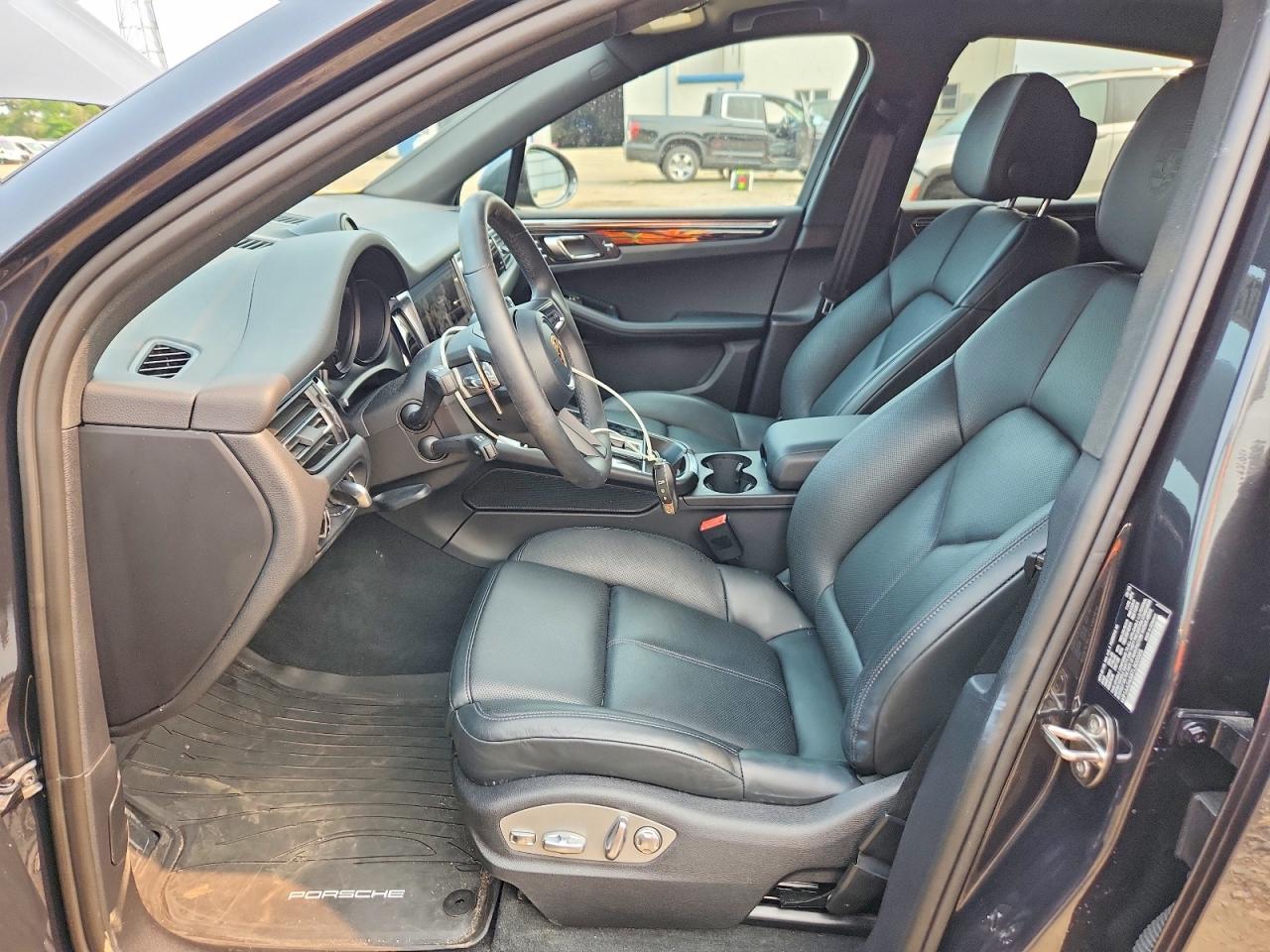 2026 Porsche Macan Base - Image 7