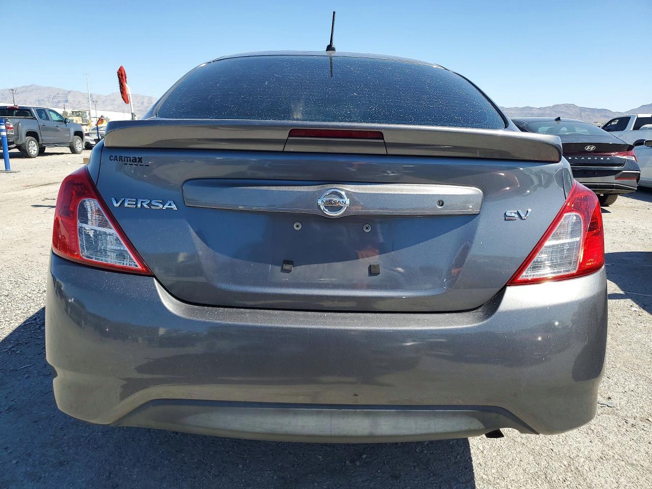 2018 Nissan Versa Sv - Image 6