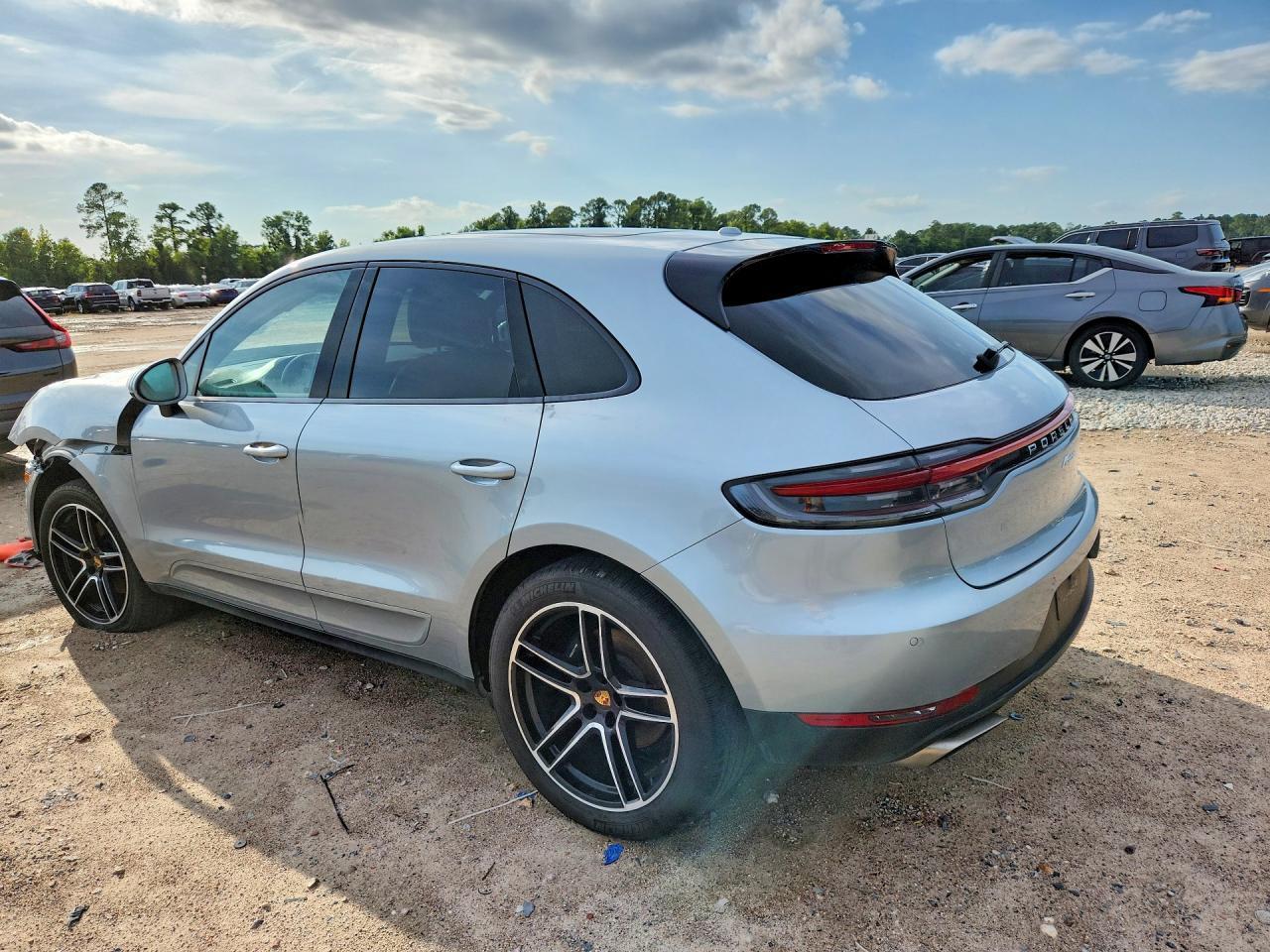 2020 Porsche Macan - Image 2