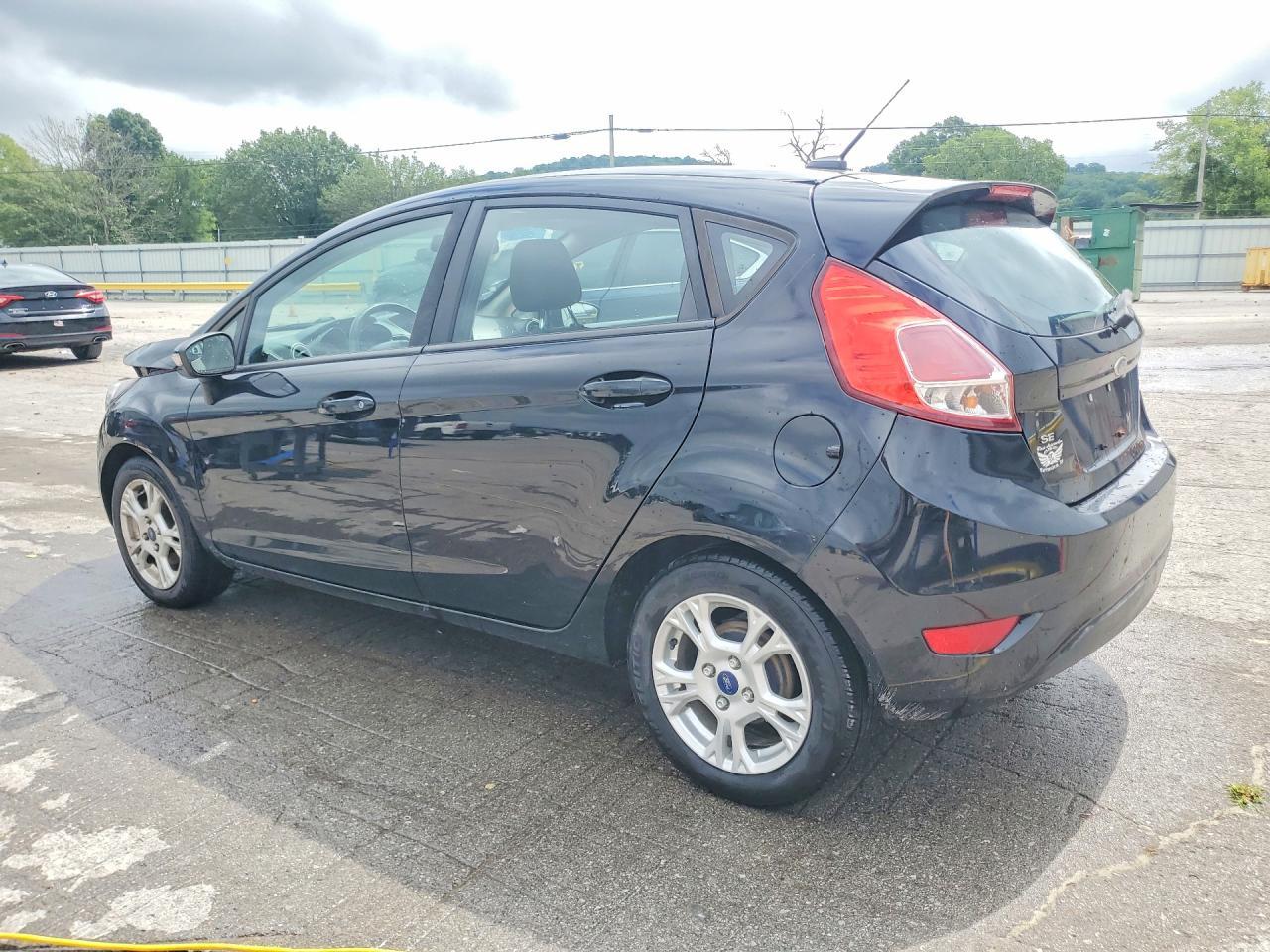 2016 Ford Fiesta Se - Image 2