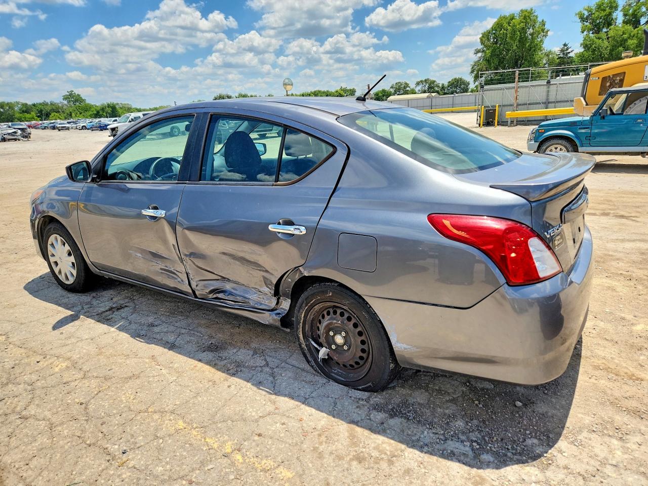 2018 Nissan Versa Sv - Фото 2