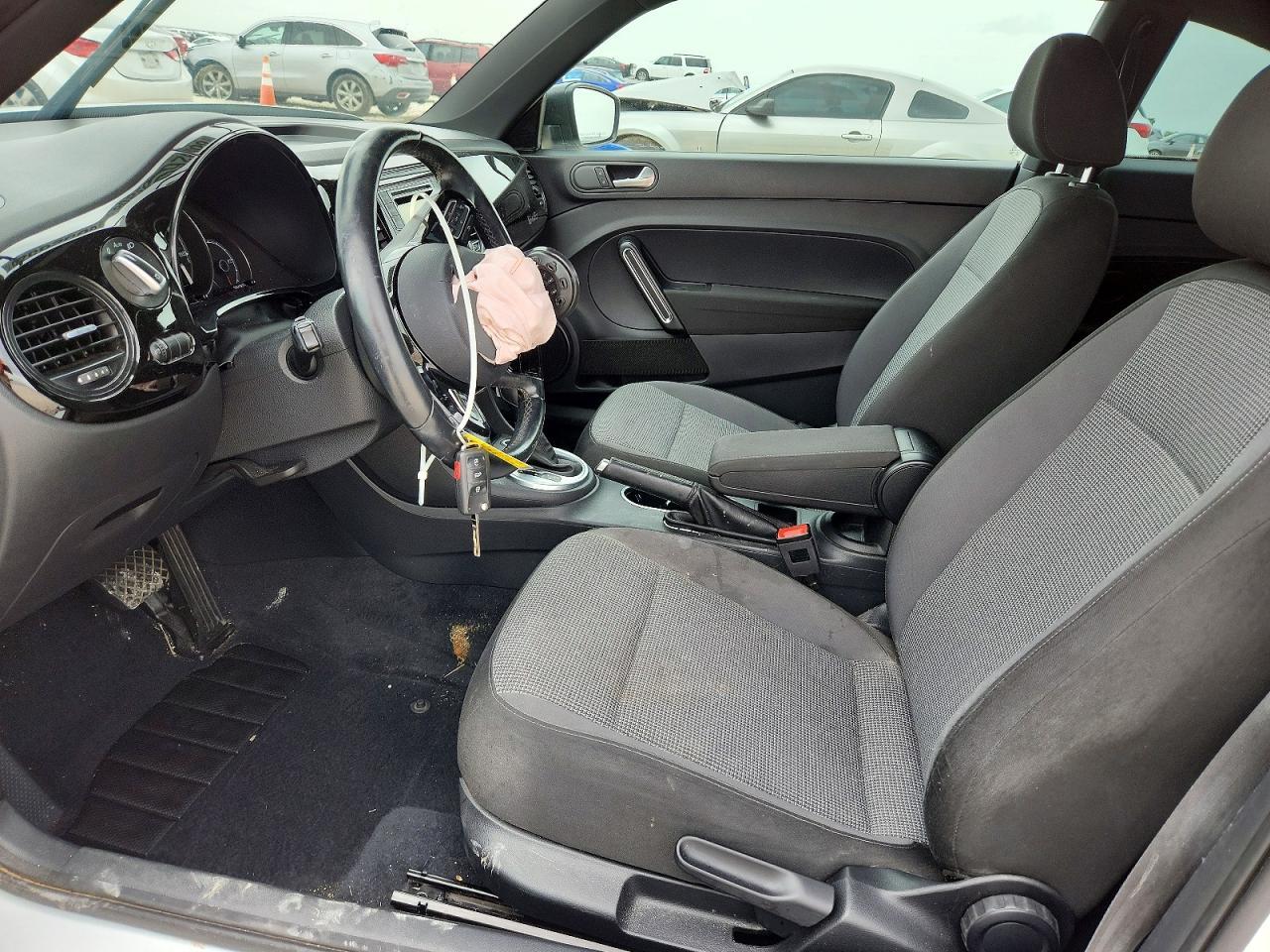 2017 Volkswagen Beetle 1.8T - Image 7