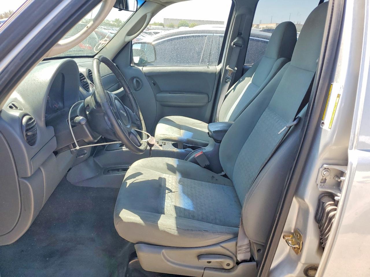 2005 Jeep Liberty Sport - Фото 7