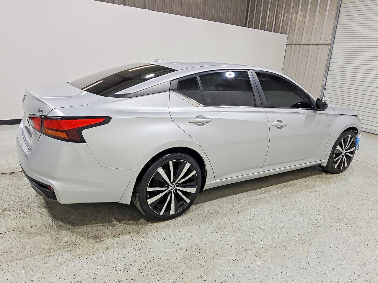 2020 Nissan Altima 2.5 Sr - Image 3