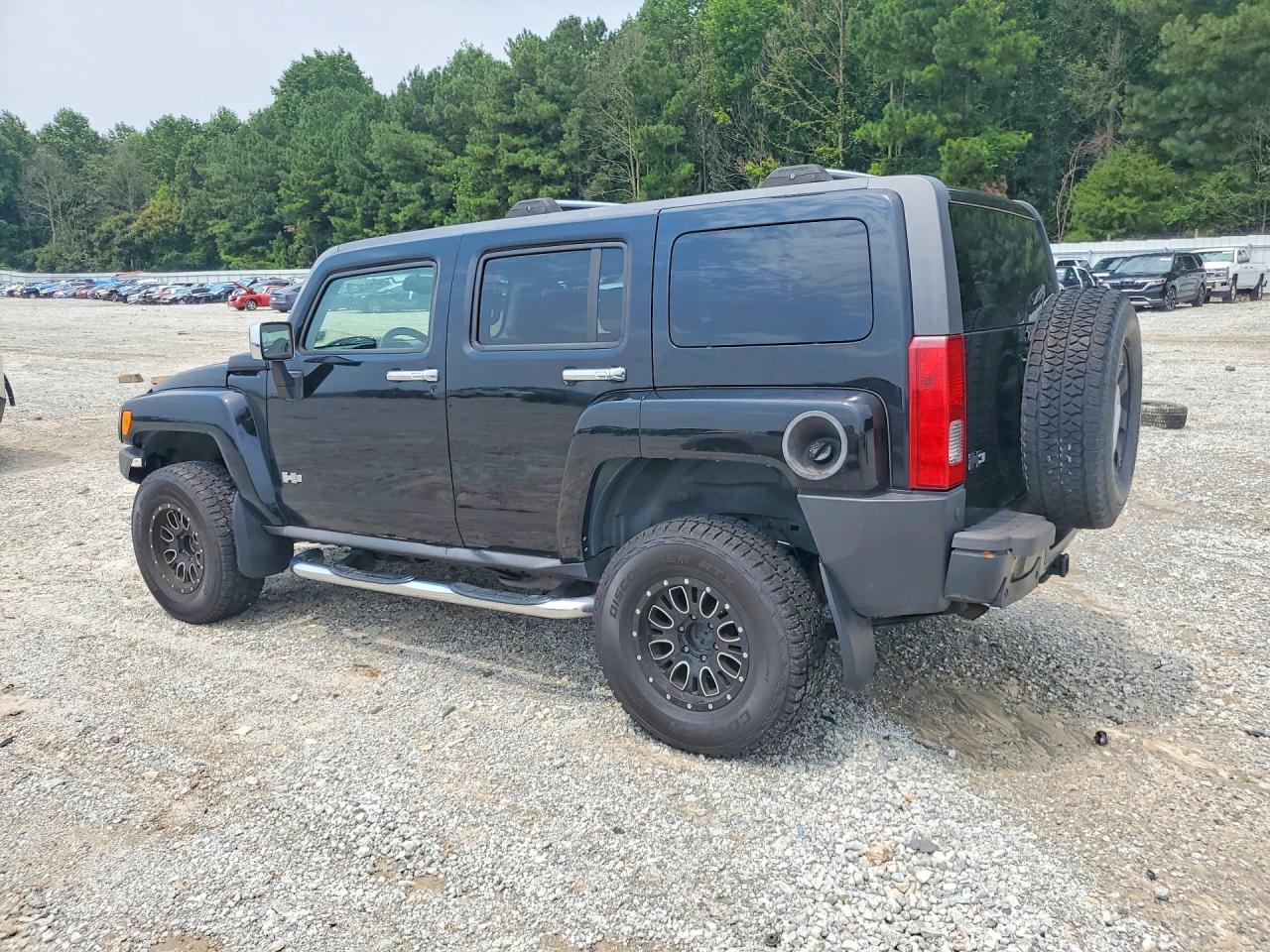 2010 Hummer H3 - Image 2