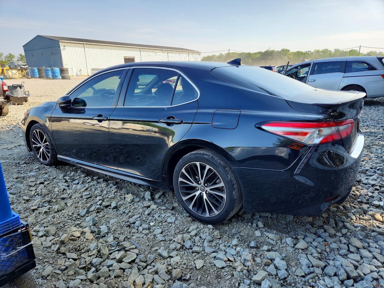 2019 Toyota Camry Se - Фото 2