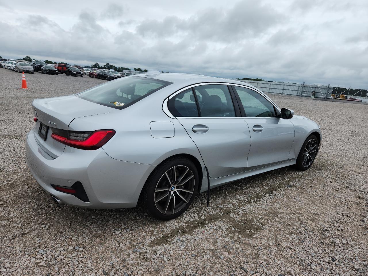 2020 BMW 330I - Фото 3