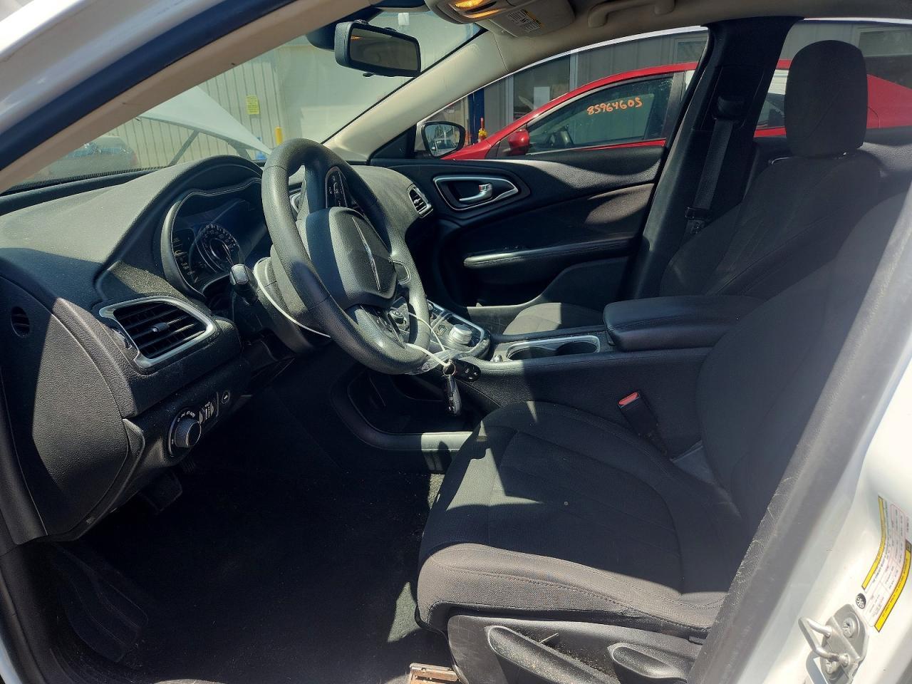 2015 Chrysler 200 Limited - Фото 7