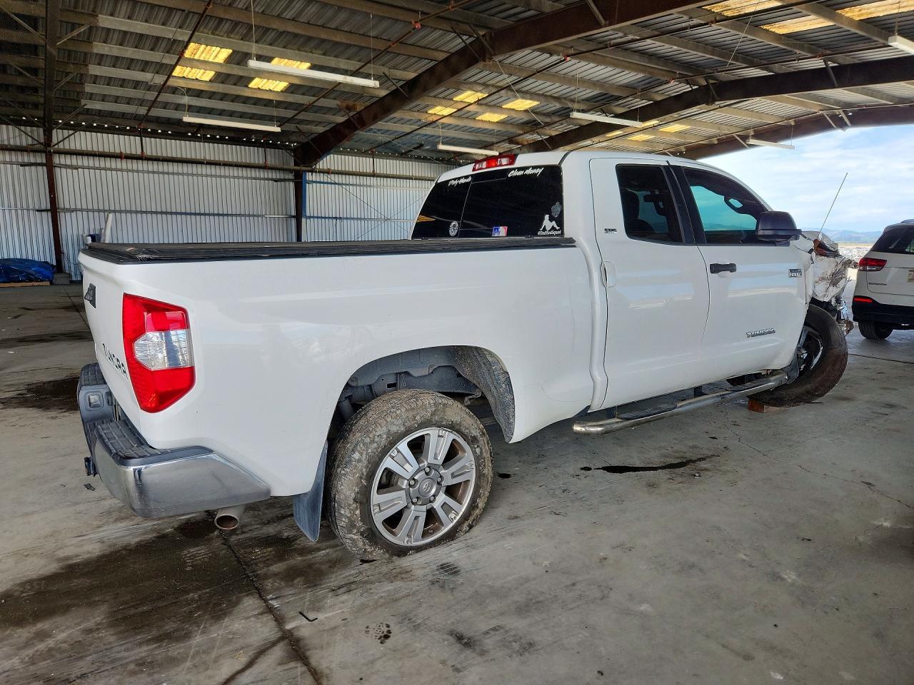 2017 Toyota Tundra Sr5 - Image 3