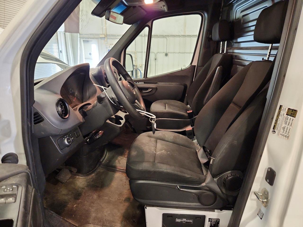 2023 Mercedes-Benz Sprinter 2500 Delivery Van - Фото 7