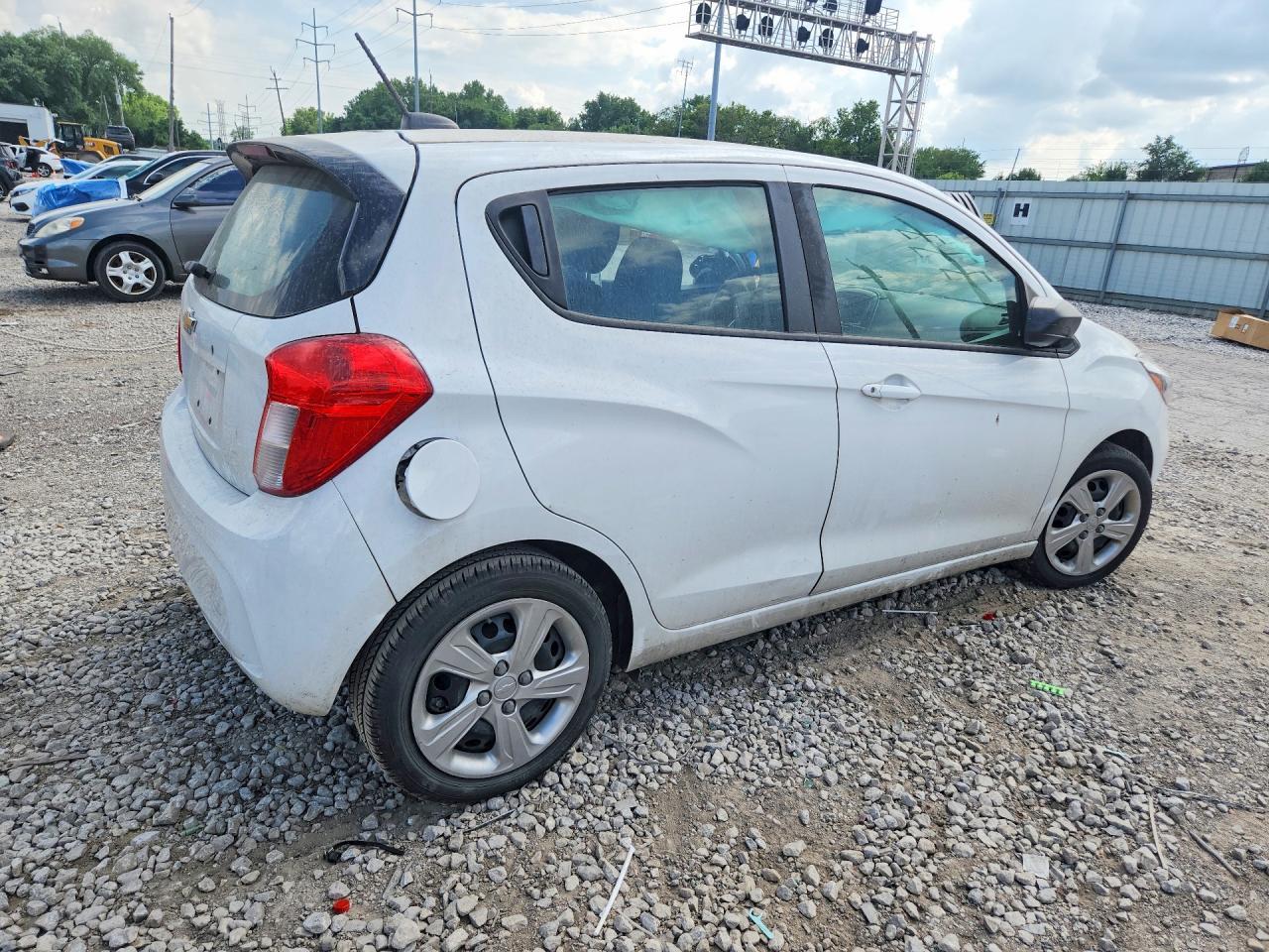 2020 Chevrolet Spark Ls - Фото 3