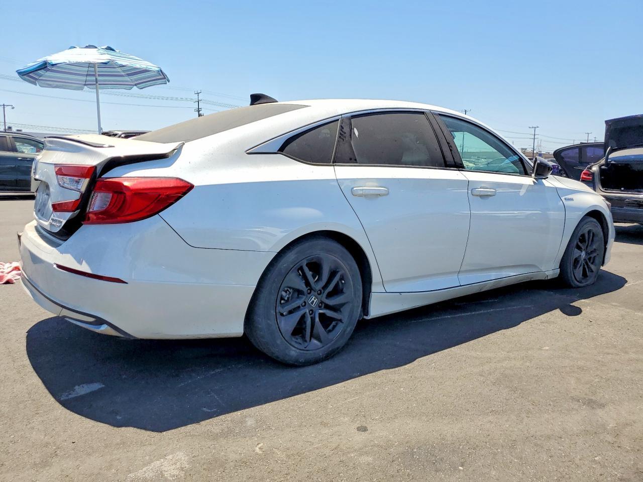 2022 Honda Accord Hybrid Sport - Image 3