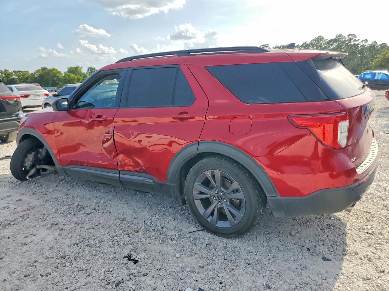 2021 Ford Explorer Xlt - Фото 2