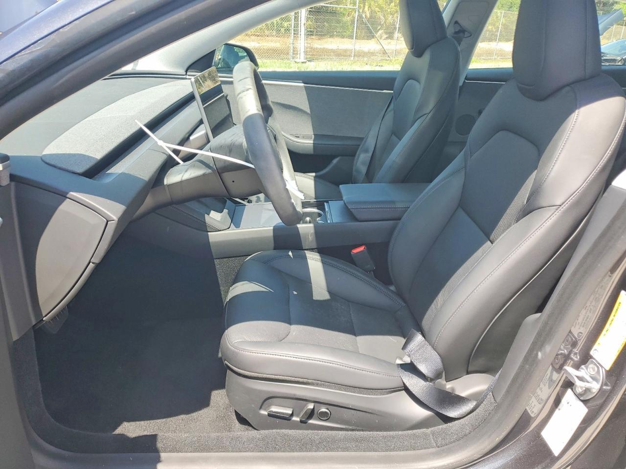 2025 Tesla Model 3 - Фото 7